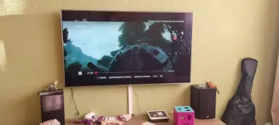 Televisor LG 49 pulgadas con soporte - miniatura 1