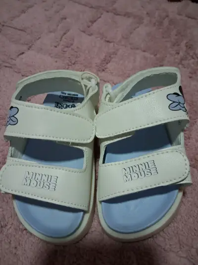 Sandalias para niña Minnie Mouse blancas - miniatura 1