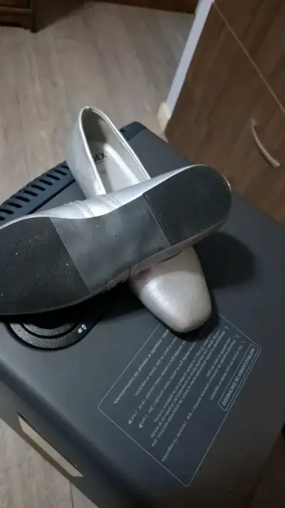Zapatos planos plateados para mujer - miniatura 2