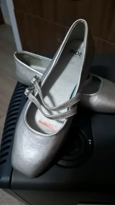 Zapatos planos plateados para mujer - miniatura 3