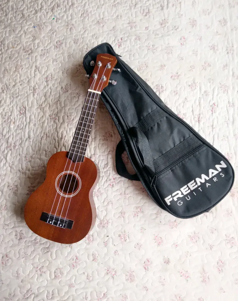 Ukulele soprano Freeman con funda - 1