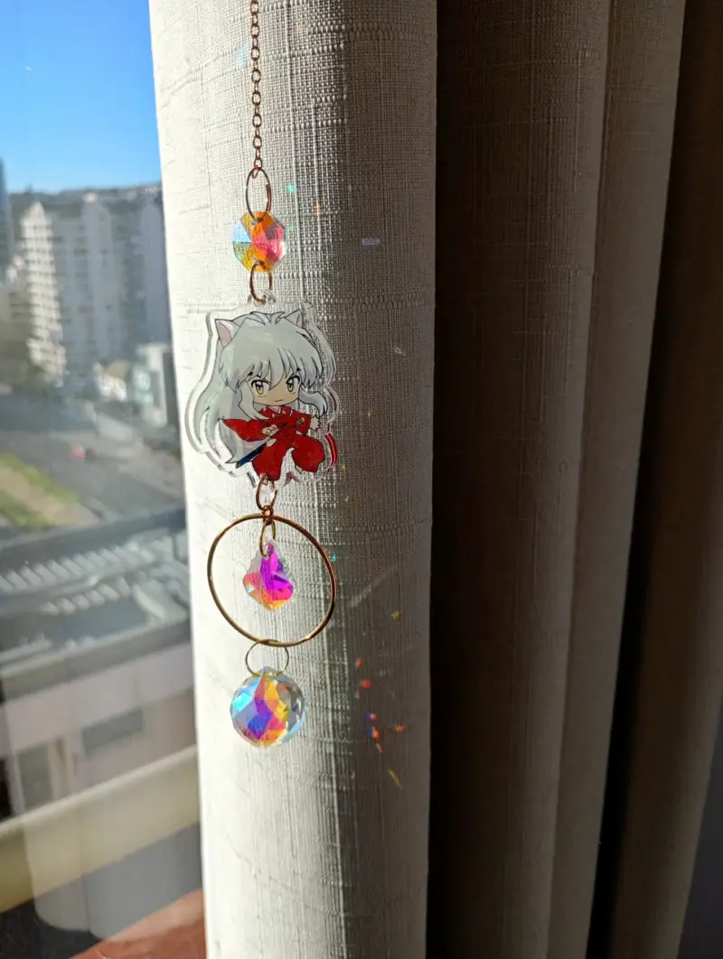 Colgante decorativo con personaje anime y cristales - 2