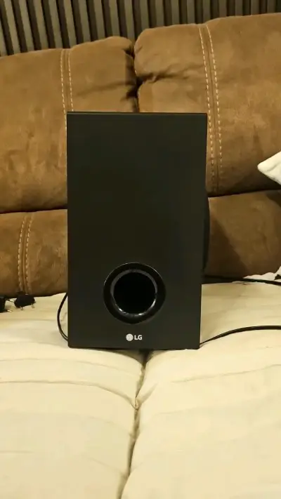 Barra de sonido LG con subwoofer - miniatura 2