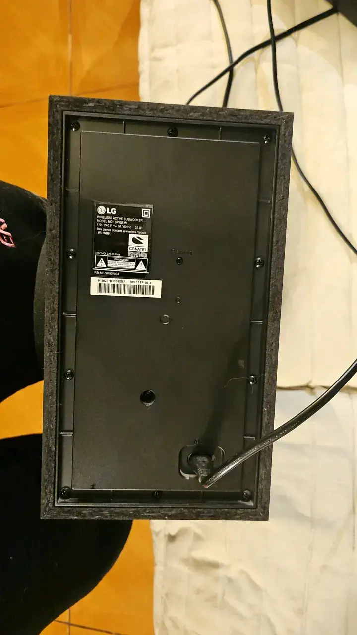 Barra de sonido LG con subwoofer - 4