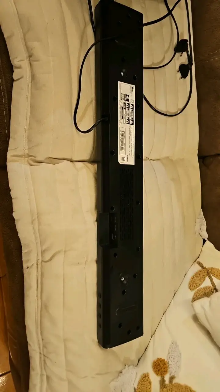 Barra de sonido LG con subwoofer - 5