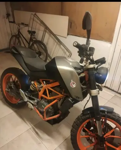 Moto KTM duke 390 - miniatura 1