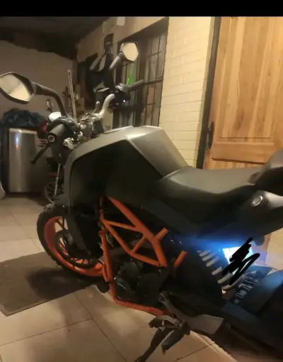 Moto KTM duke 390 - miniatura 2