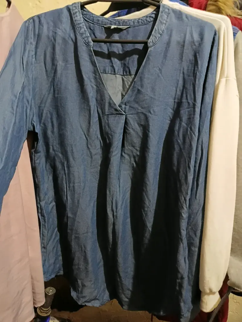 Blusa azul de manga larga para mujer