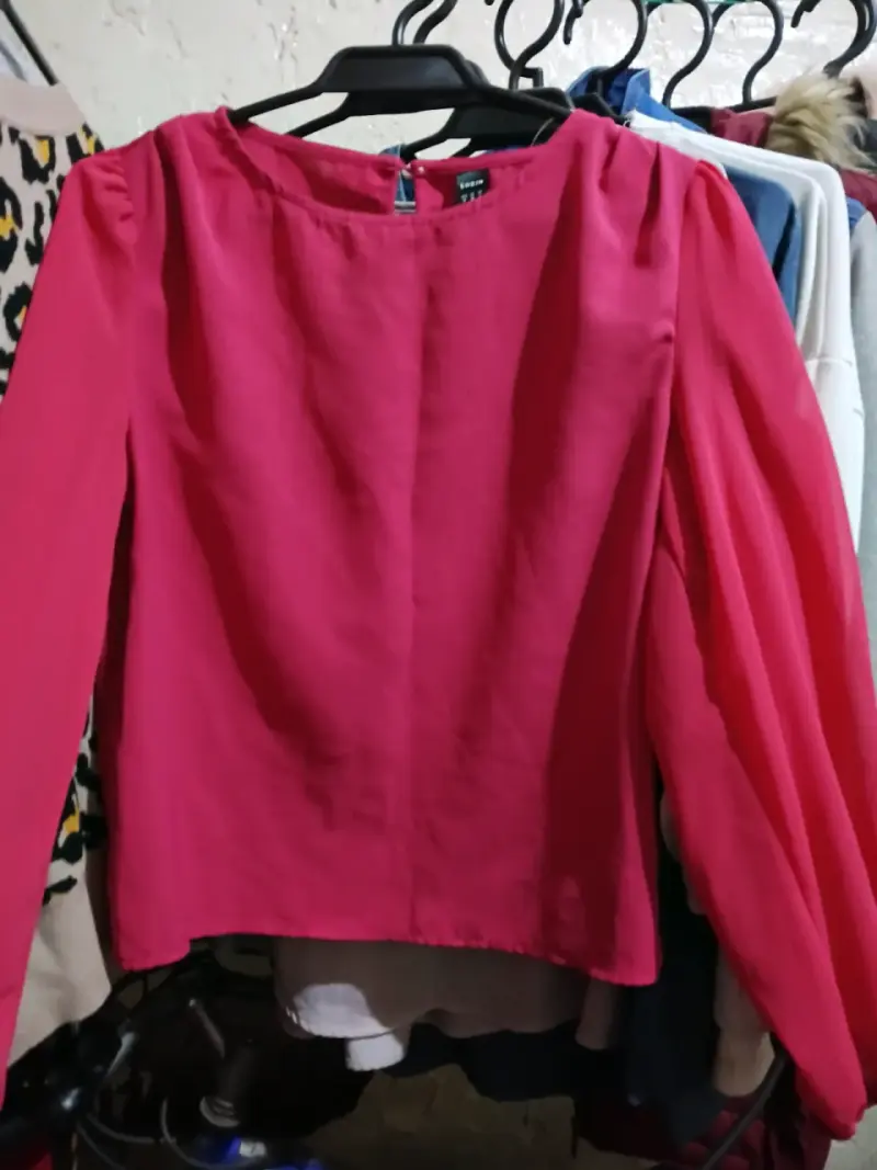 Blusa roja de manga larga para mujer