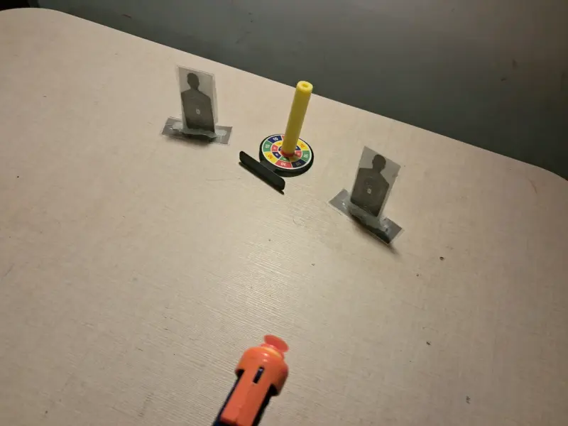 Pistola de juguete Nerf con dardos y blancos - 4