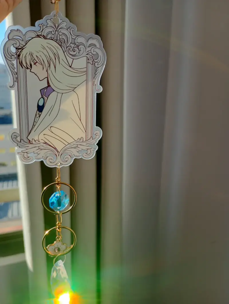 Colgante decorativo con cristal y diseño anime - 1