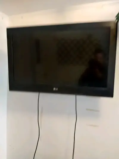 Televisor LG de pantalla plana 32 pulgadas LCD - miniatura 3