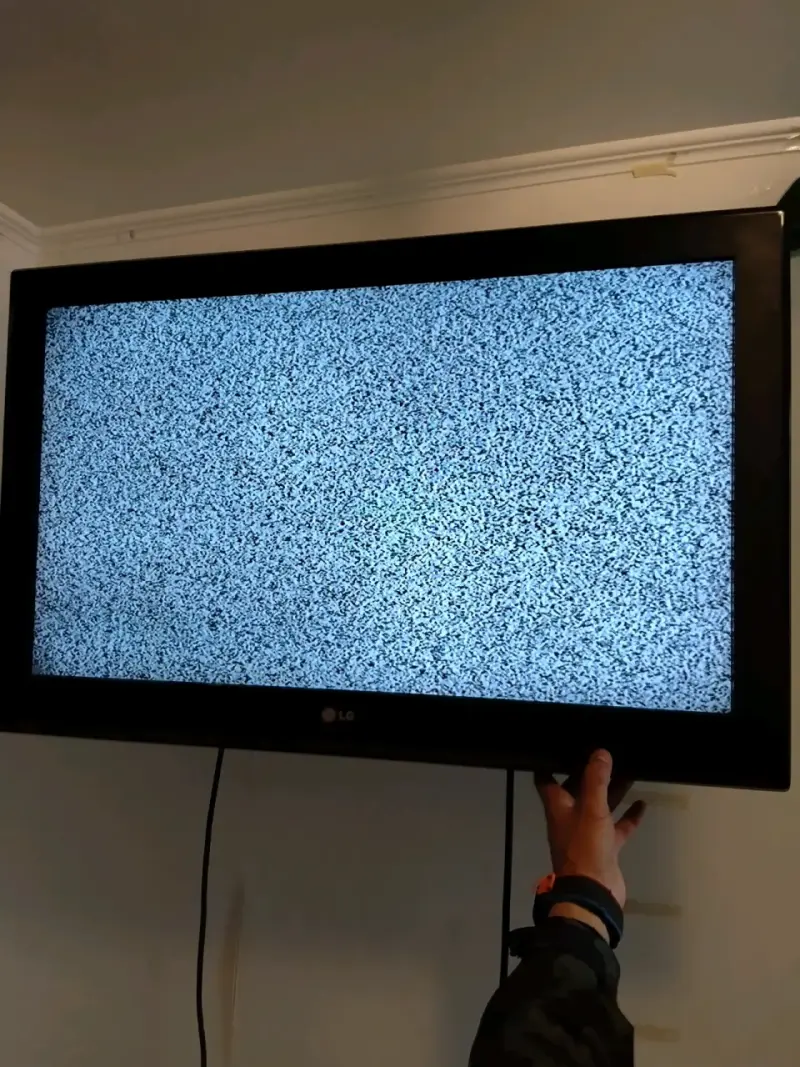 Televisor LG de pantalla plana 32 pulgadas LCD - 5