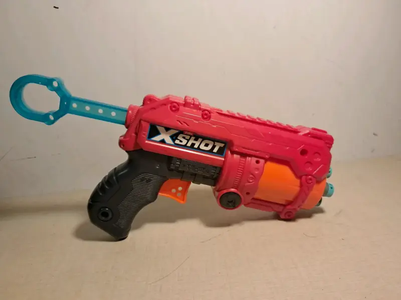 Pistola de juguete x-shot con 8 dardos - 3