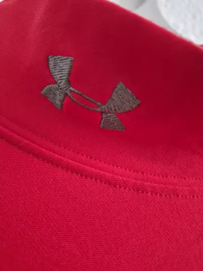 Polera térmica roja Under Armour ColdGear - miniatura 2