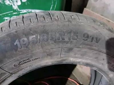 Neumático usado 195/65R15 91V en buen estado - miniatura 1