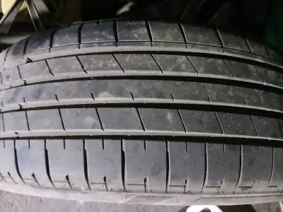 Neumático usado 195/65R15 91V en buen estado - miniatura 2