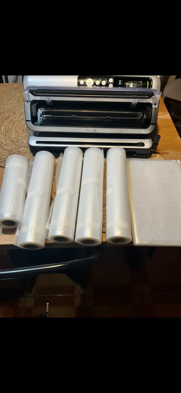 Selladora al vacío FoodSaver con rollos incluidos - 1