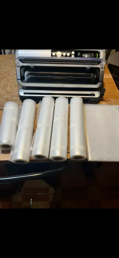Selladora al vacío FoodSaver con rollos incluidos - miniatura 1