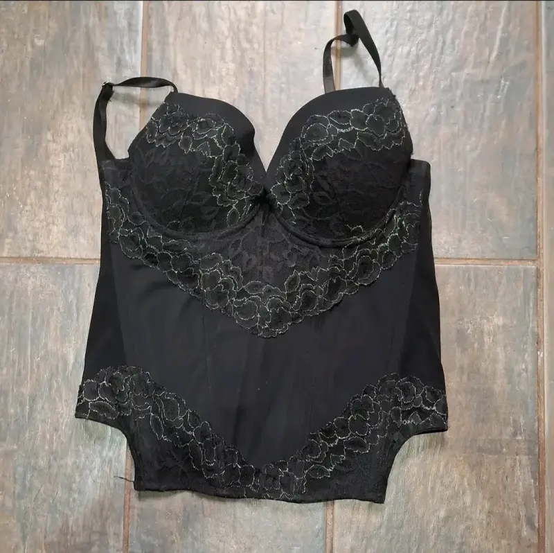 Corset negro de encaje elegante