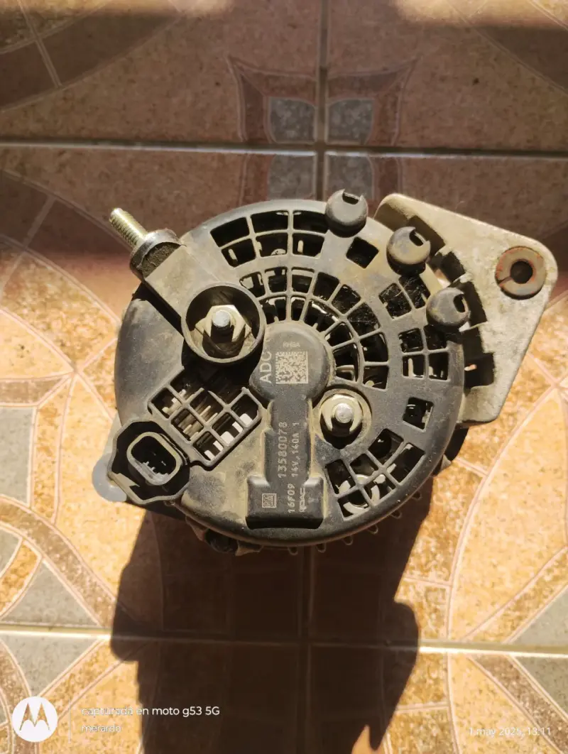 Alternador GM 13580078 14V 140A usado - 3