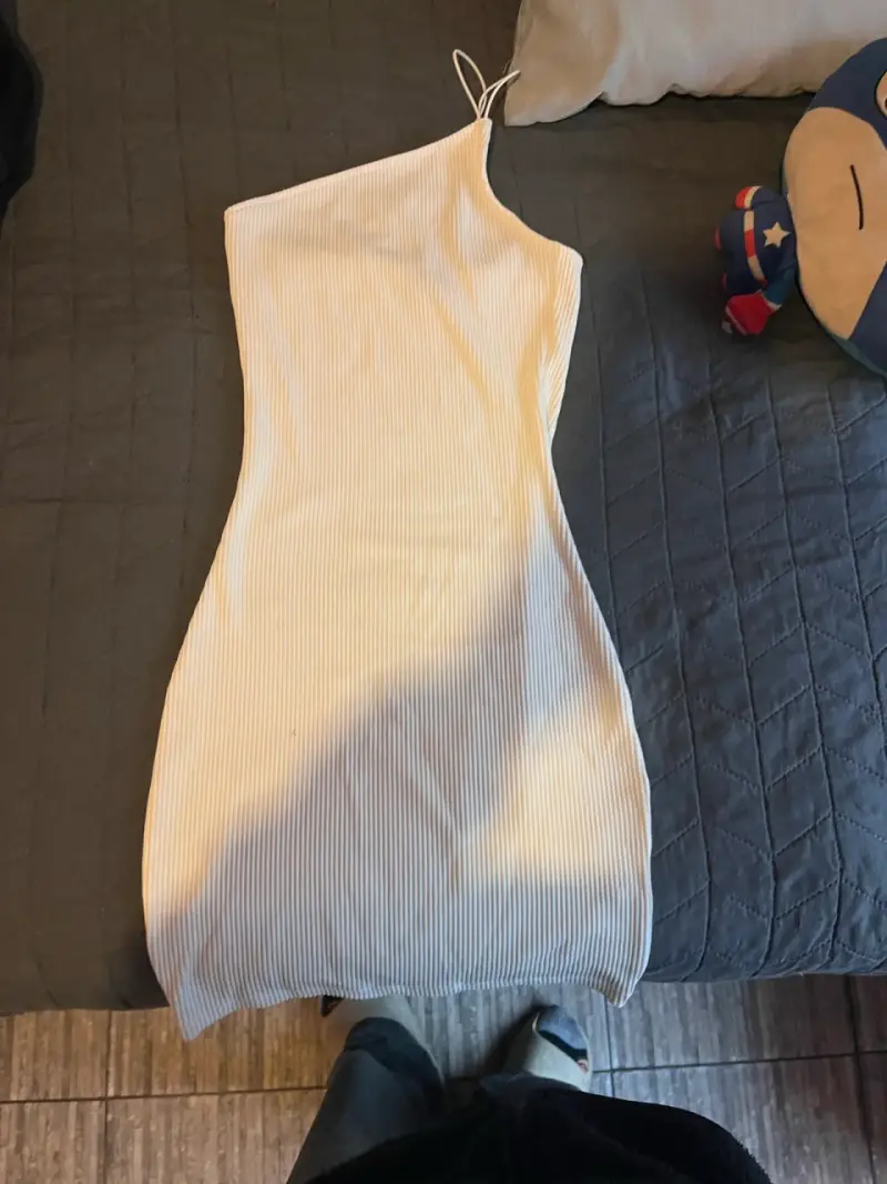 Vestido ajustado negro y blanco Divided - 3