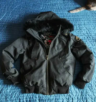 Chaqueta de Invierno Moose Knuckles Negra - miniatura 1
