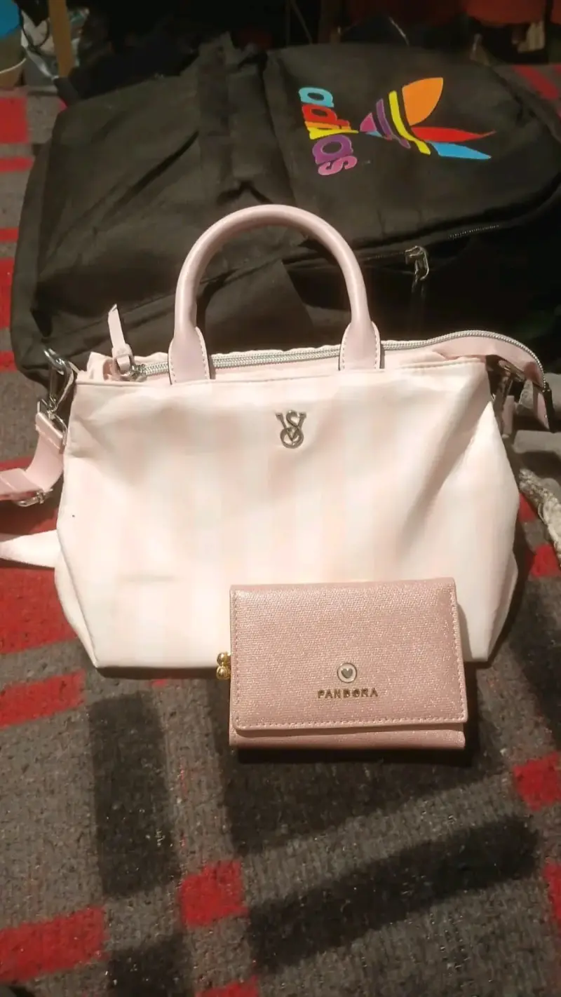 Bolso rosa Victoria's Secret con monedero - 1