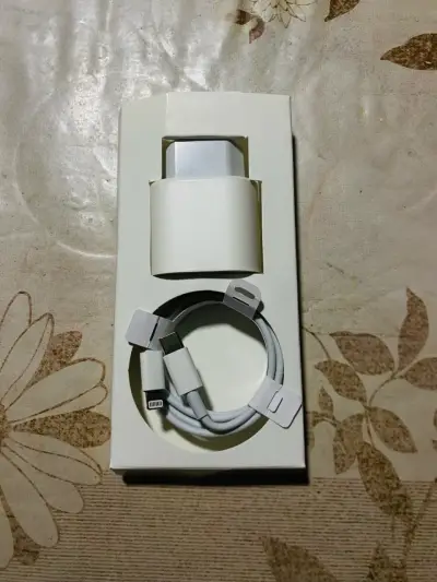 Cargador USB-C 20W con Cable USB-C - miniatura 2