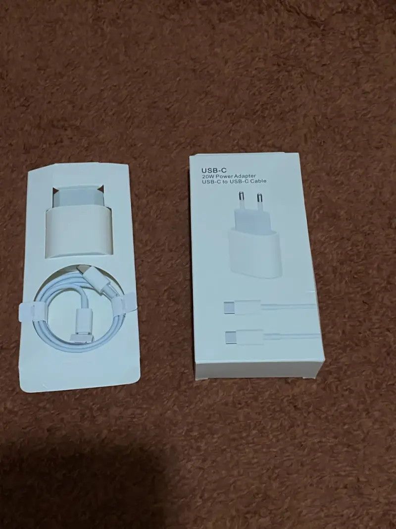 Cargador USB-C 20W con Cable USB-C - 3