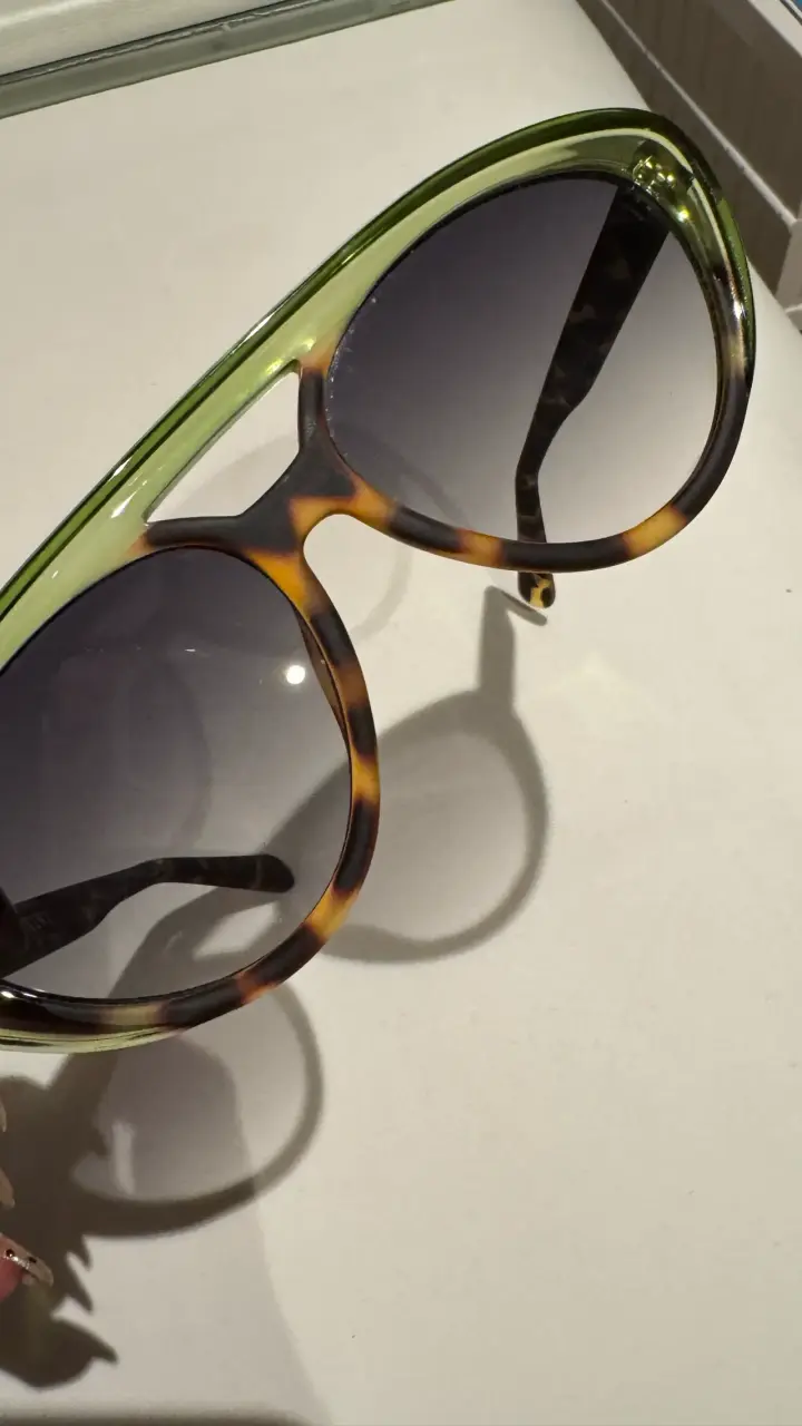 Gafas TIWI de Sol Estilo Retro Verde y Carey - 4