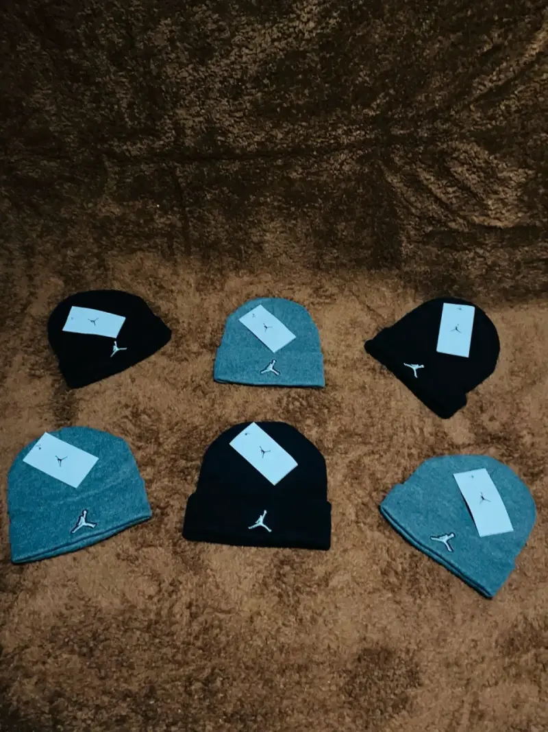 Gorros de lana Jordan en negro y gris