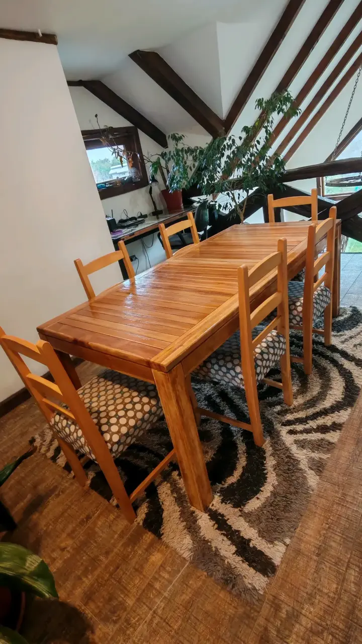 Juego de comedor de madera con 6 sillas - 1