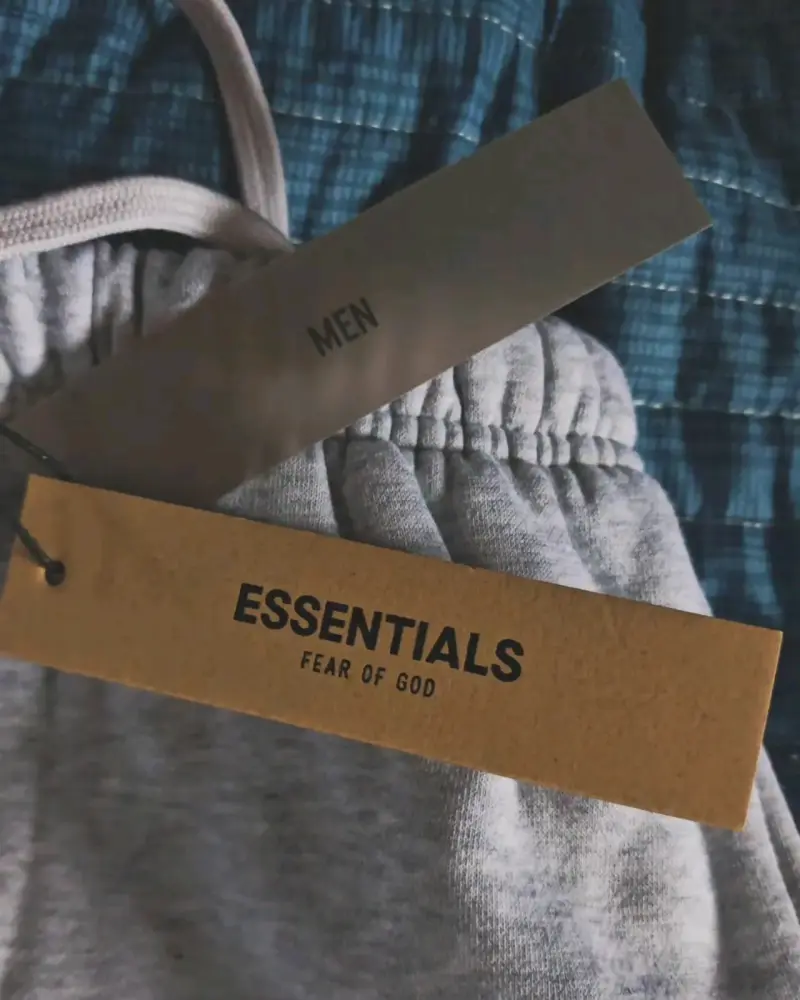 Buzo Essentials - 2