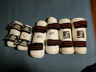 Equipo de Taekwondo con Protecciones y Uniforme - miniatura 1