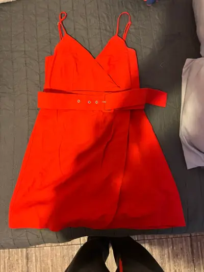 Vestido rojo con cinturón ajustable ZARA - miniatura 1