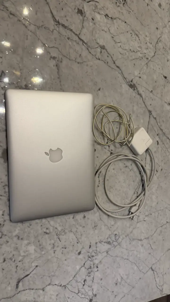 MacBook Air 13 pulgadas 2017 con cargador - 1