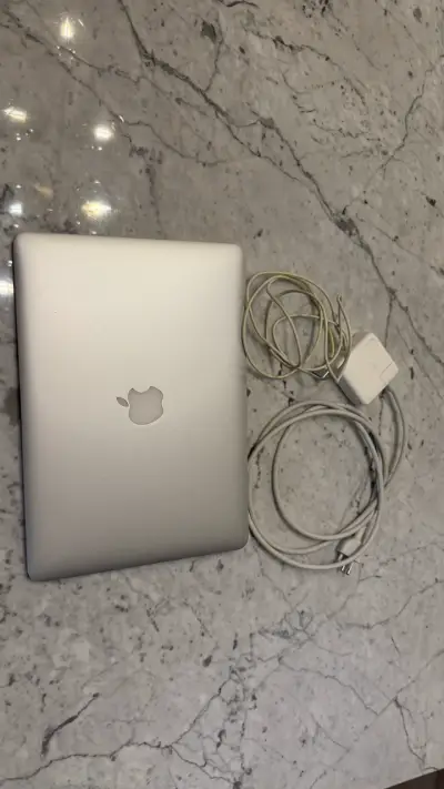 MacBook Air 13 pulgadas 2017 con cargador - miniatura 1