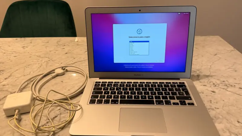 MacBook Air 13 pulgadas 2017 con cargador - 2