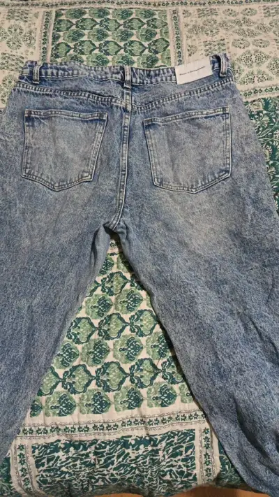 Jeans de mezclilla desgastados para hombre - miniatura 2
