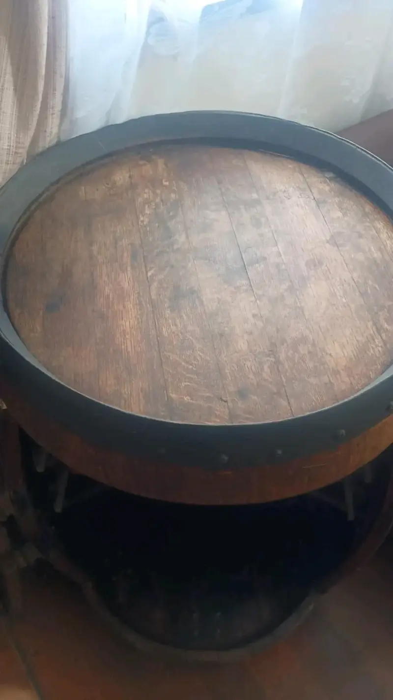 Barril de madera con estantes para vinos - 2