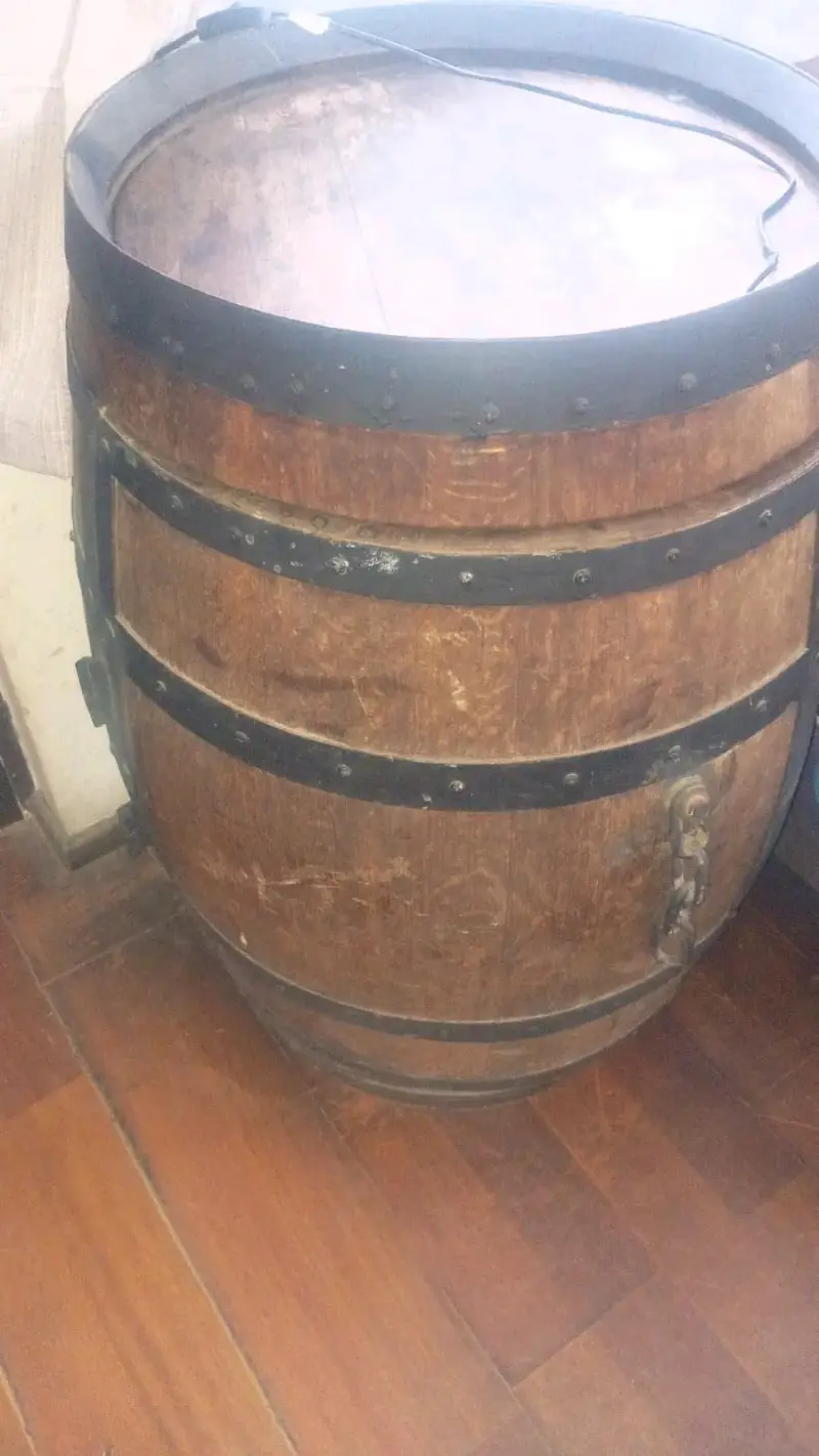 Barril de madera con estantes para vinos - 3