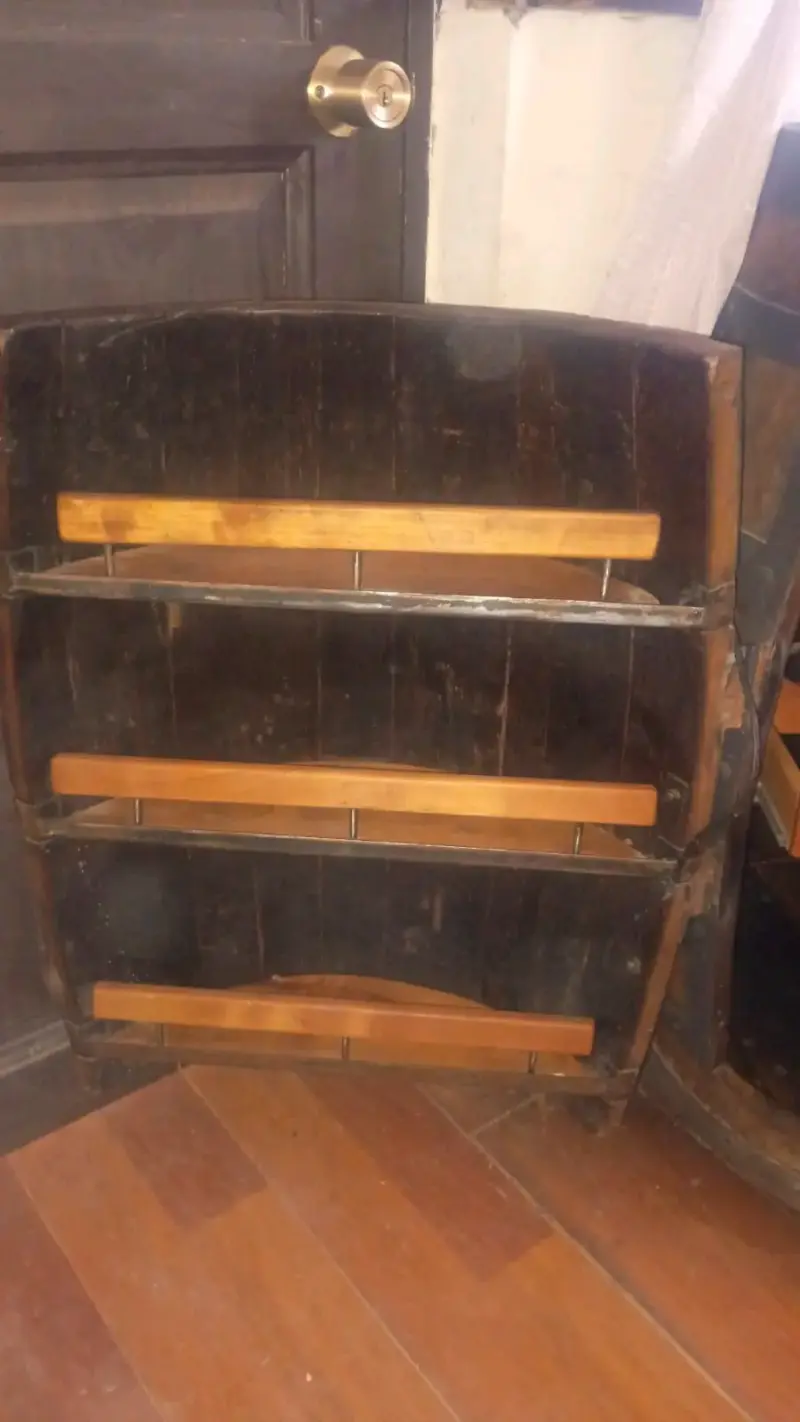 Barril de madera con estantes para vinos - 4