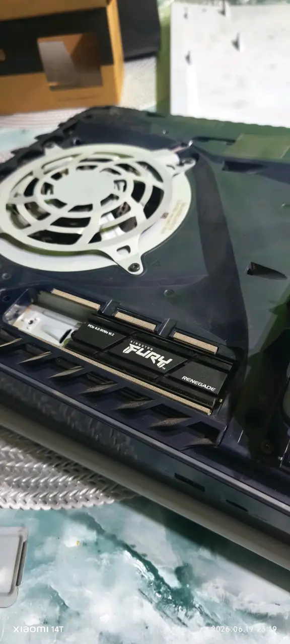 SSD Kingston Fury Renegade 1TB M.2 NVMe - 3