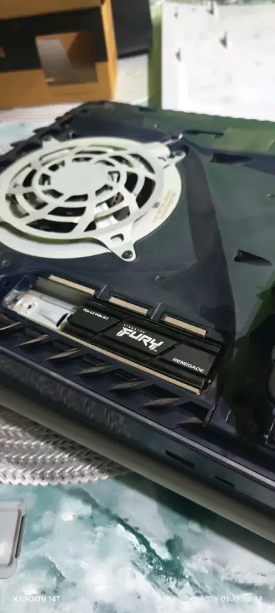 SSD Kingston Fury Renegade 1TB M.2 NVMe - miniatura 3