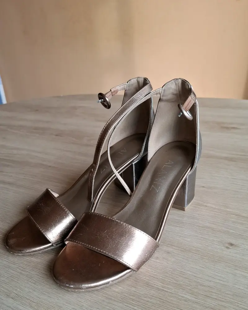 Sandalias de tacón doradas Alaniz