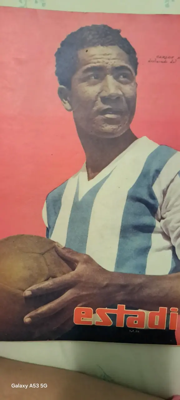 Revista Estadio con portada de futbolista