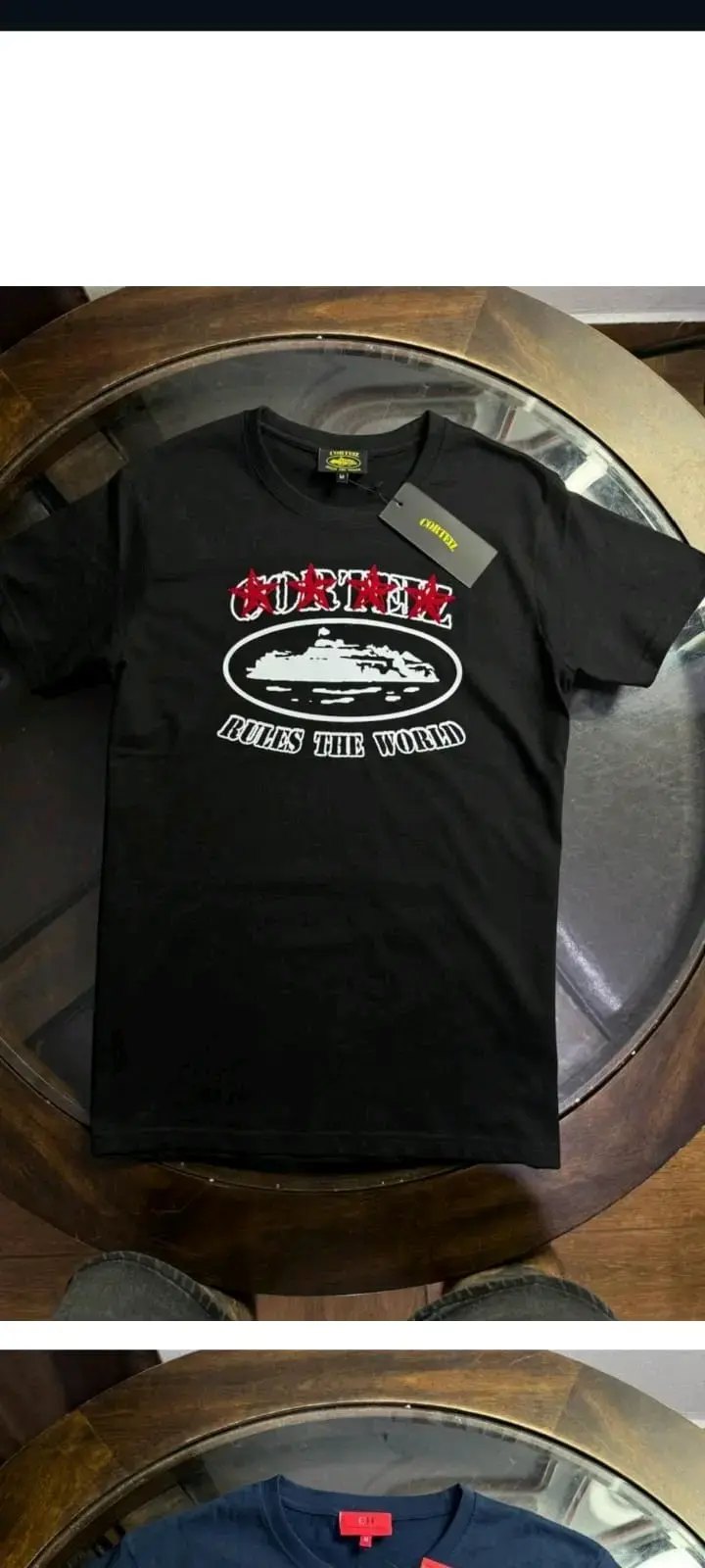 Polera negra Cortez con diseño gráfico