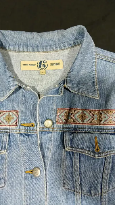 Chaqueta de mezclilla Vero Moda con bordado - miniatura 2
