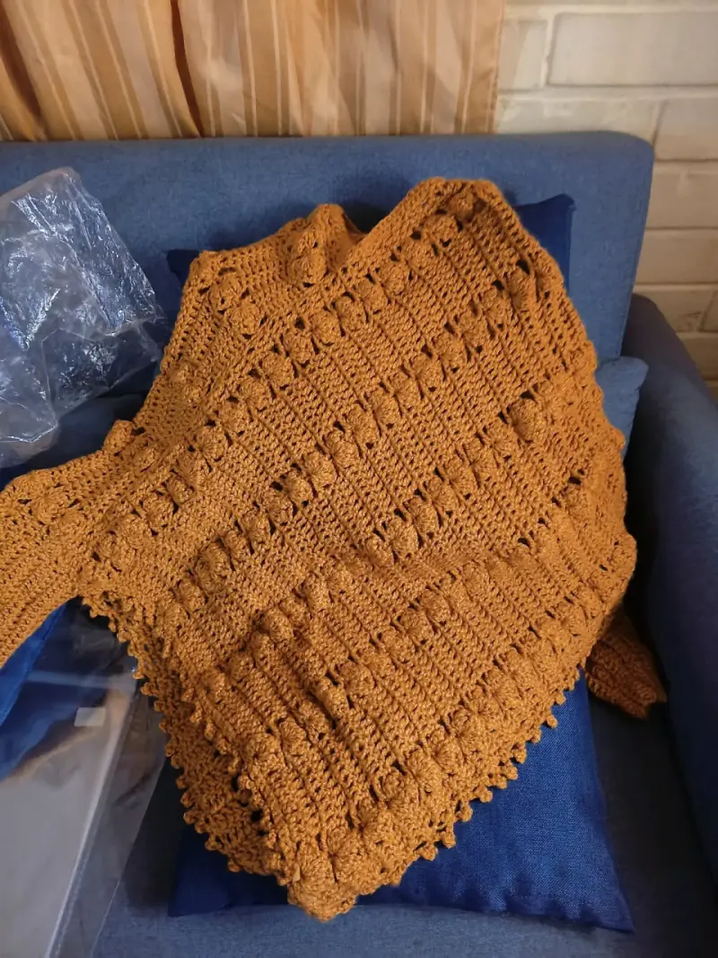 Poncho tejido a crochet en varios colores - 3
